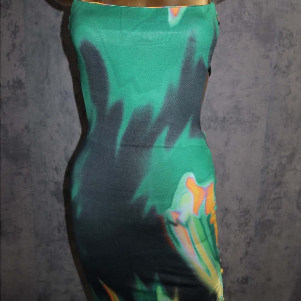Vibrant Green and Black Mini Dress - Picture 2 of 6
